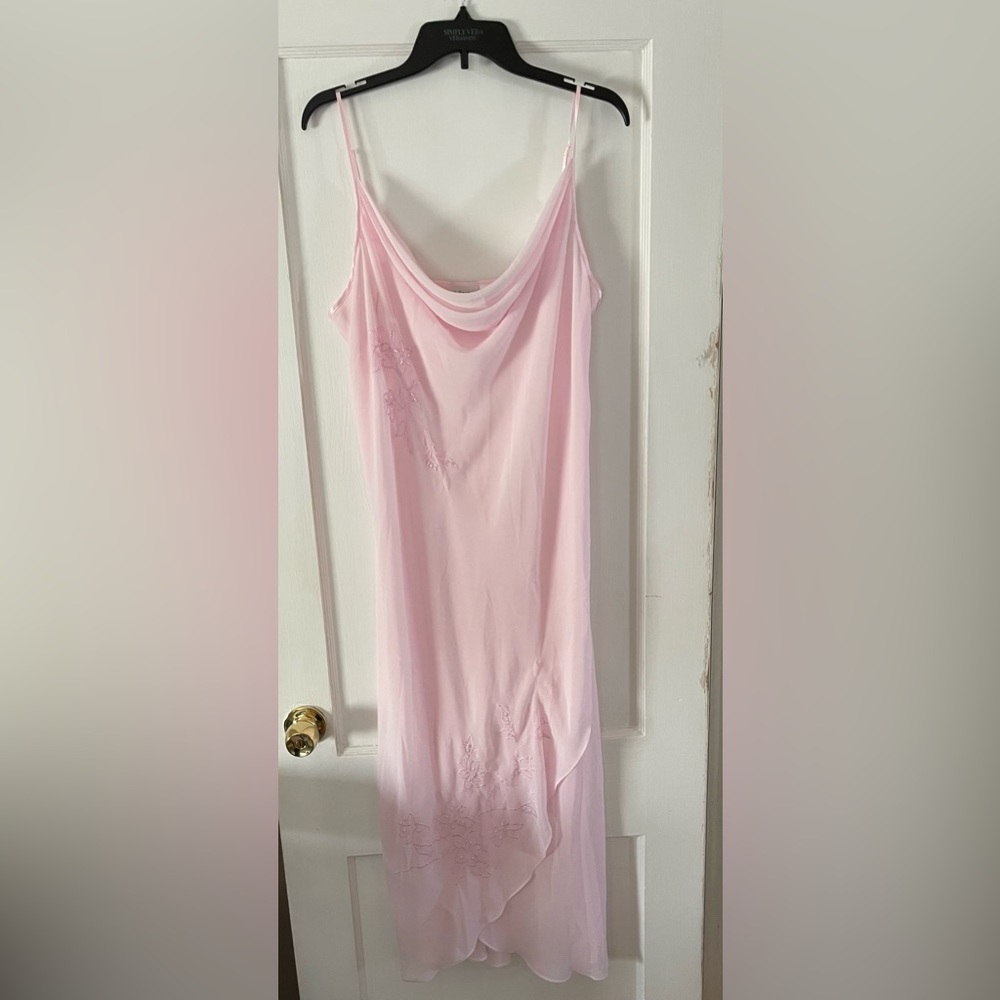Nightgown in light pink embroidered XL